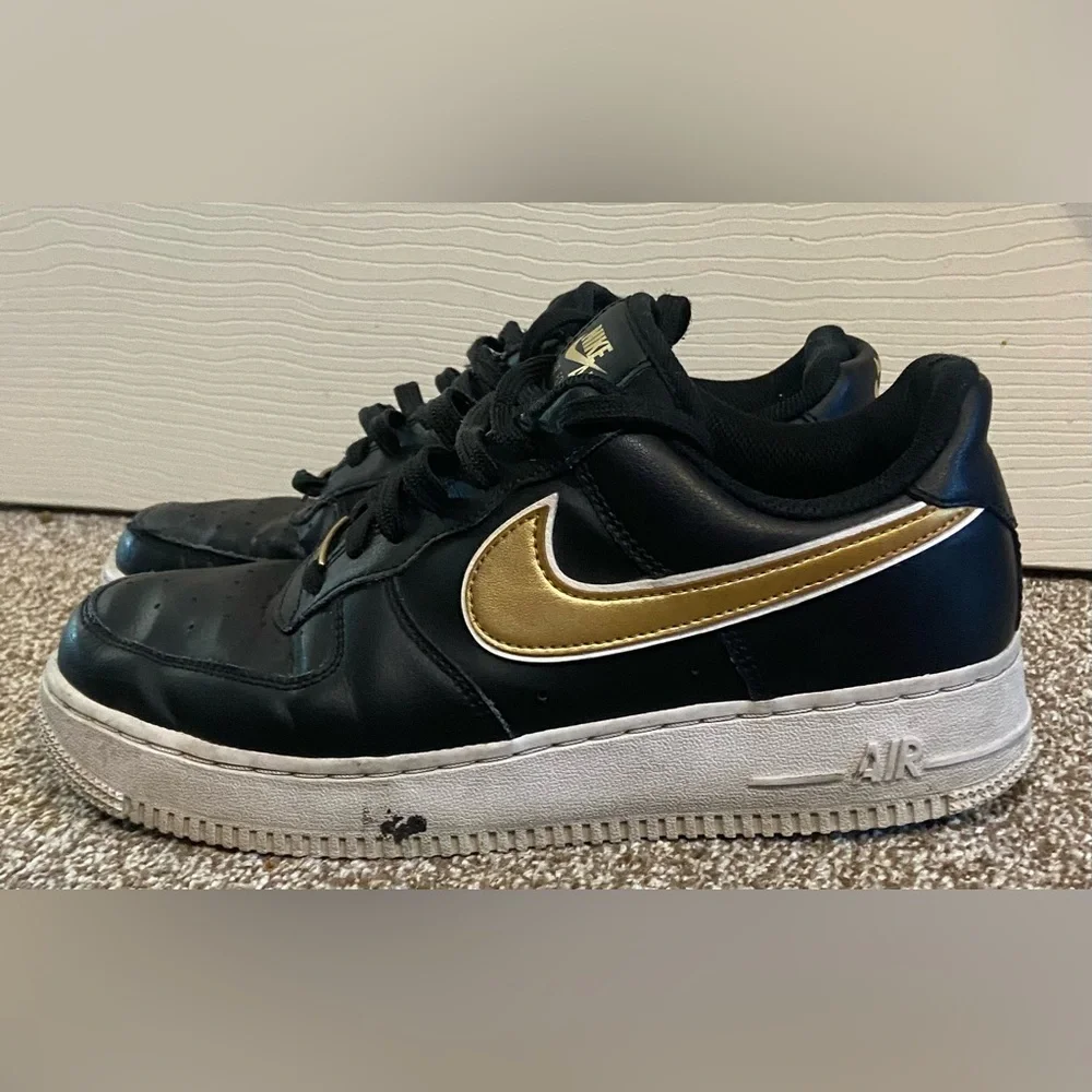Nike Air Air Force 1 Black And Gold Size 8.5